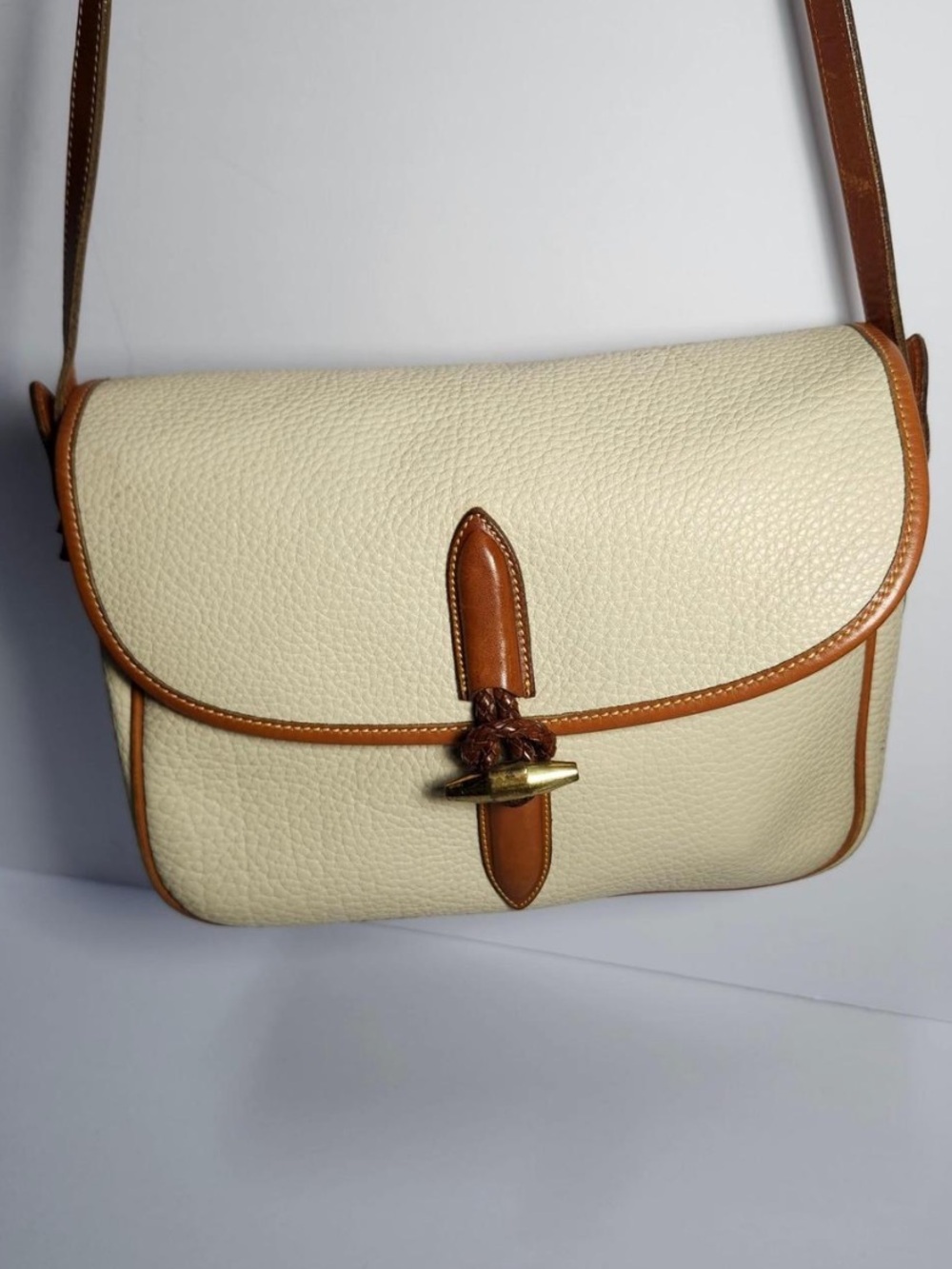 VINTAGE DOONEY AND BURKE IVORY BONE LODAN HANDBAG PURSE SATCHEL